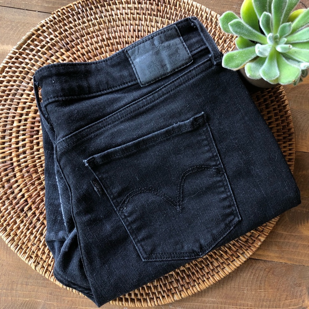 LEVI Classic Mid Rise Skinny Jean